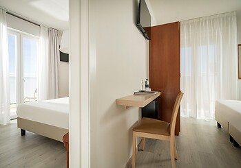 Suite mit zwei verbundenen Schlafzimmern und direktem Meerblick