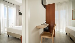 Suite with Two Connecting Bedrooms and Direct Sea View