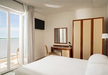 Suite with Two Connecting Bedrooms and Direct Sea View